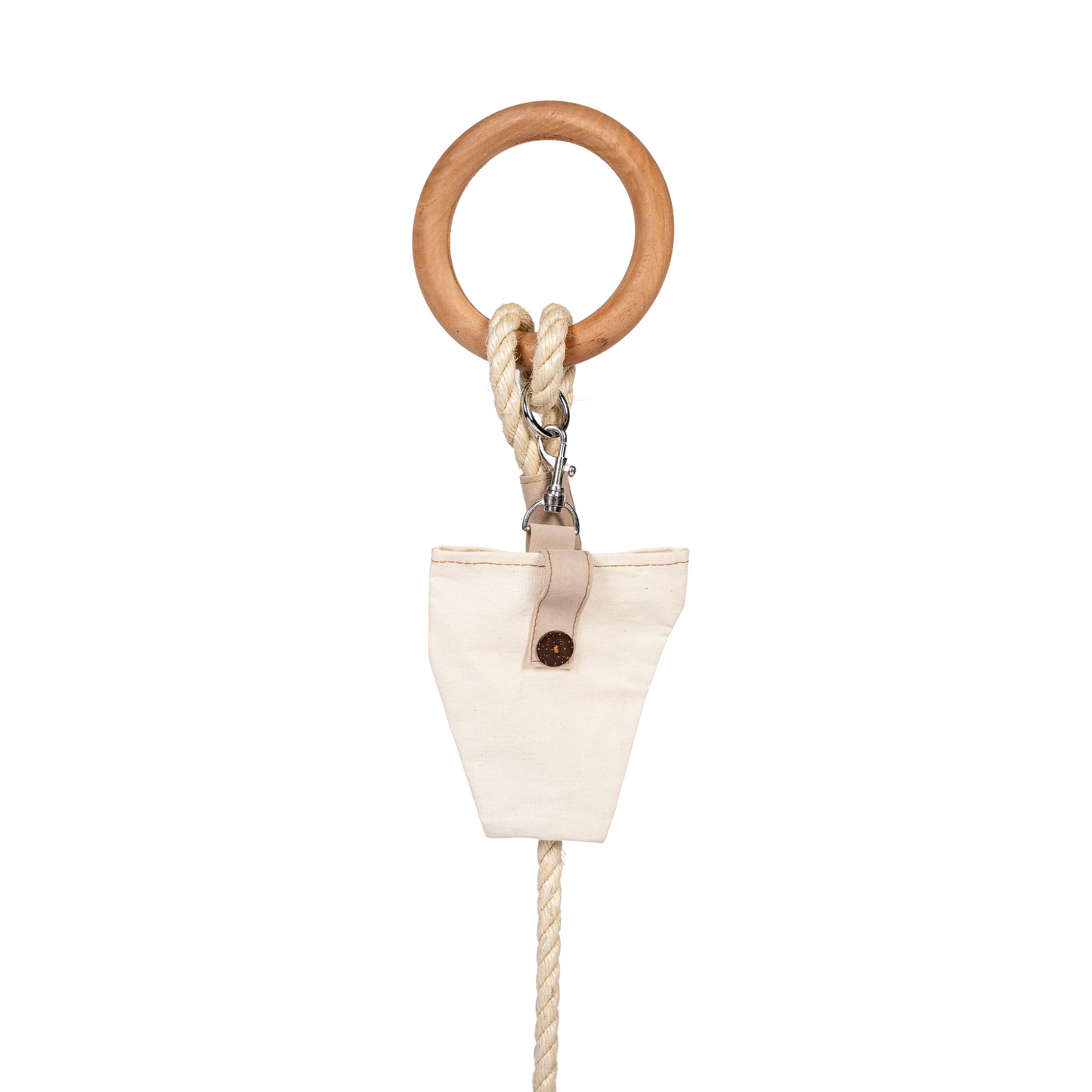 American Pet Supplies carbon neutral dog leash with wooden ring handle and natural rope design