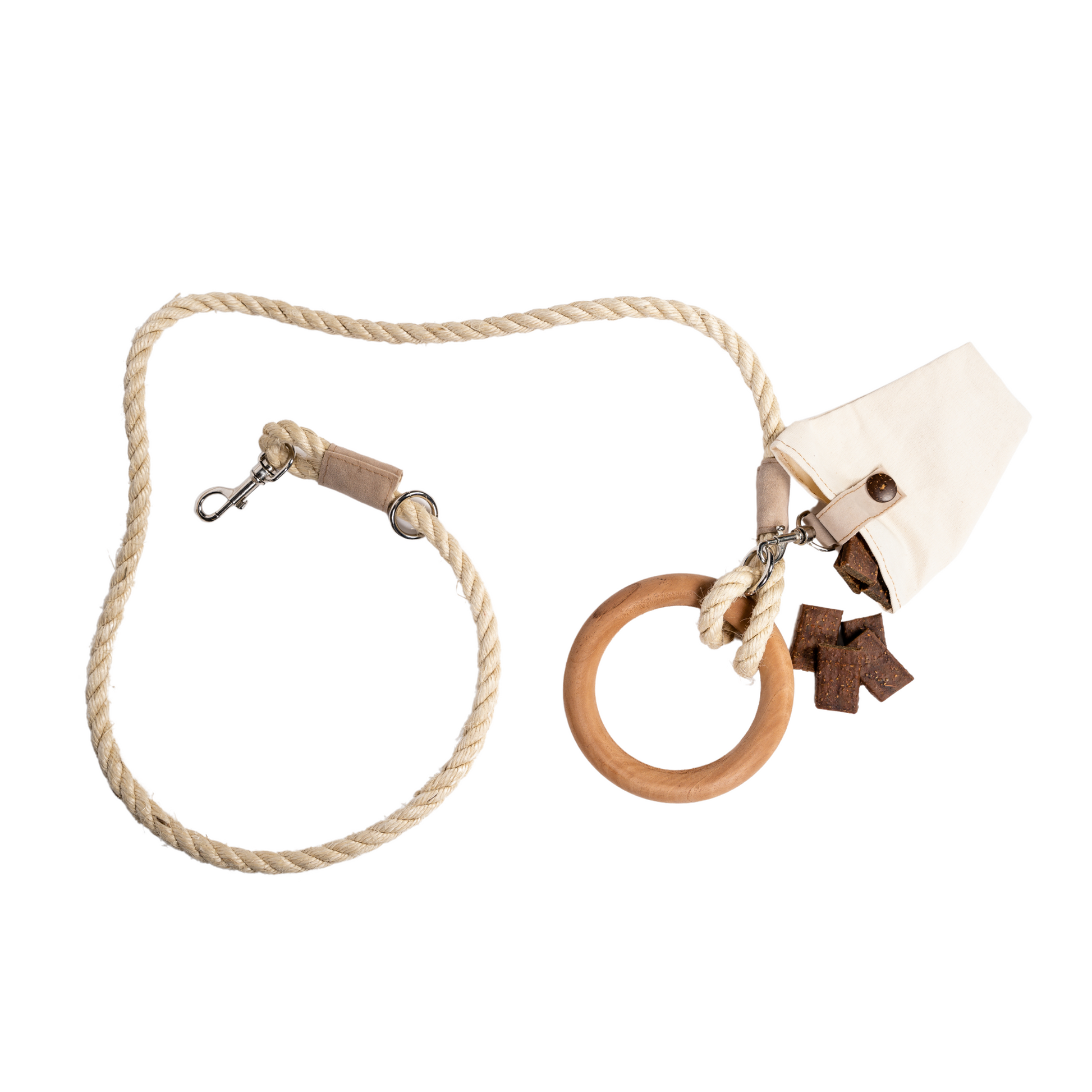 American Pet Supplies carbon neutral dog leash made of natural rope with wooden ring and pouch