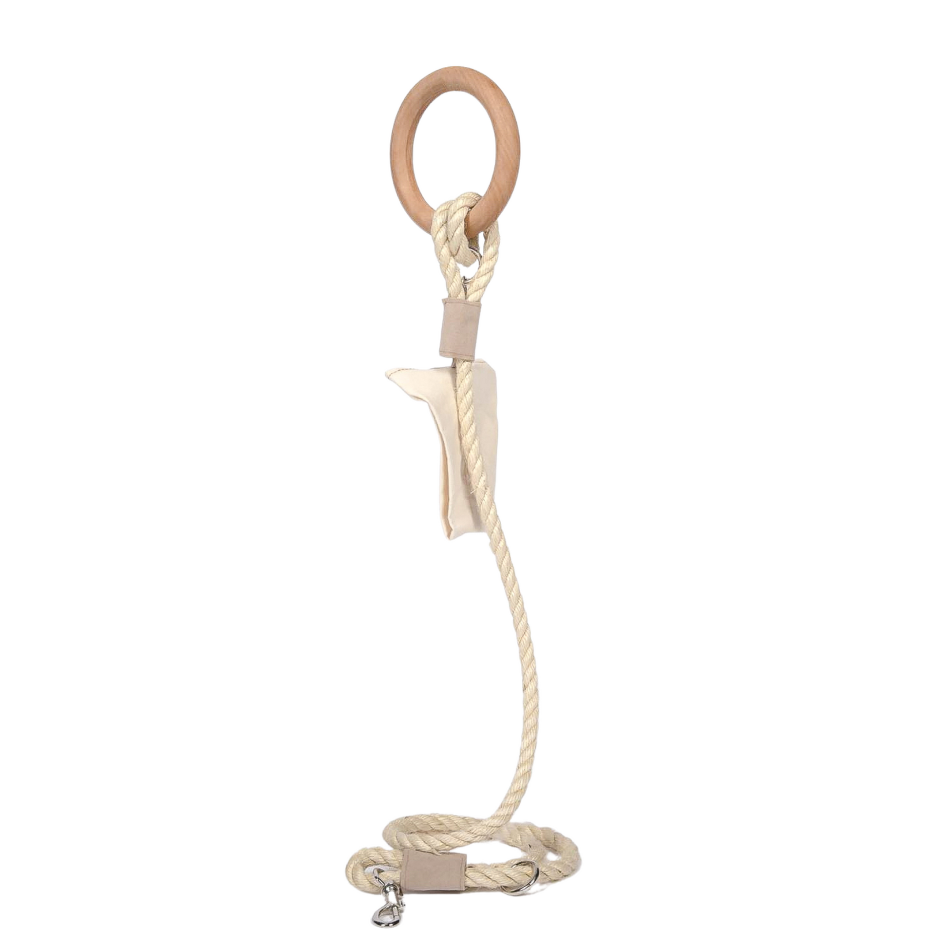 American Pet Supplies carbon neutral dog leash with wooden ring handle and durable rope design