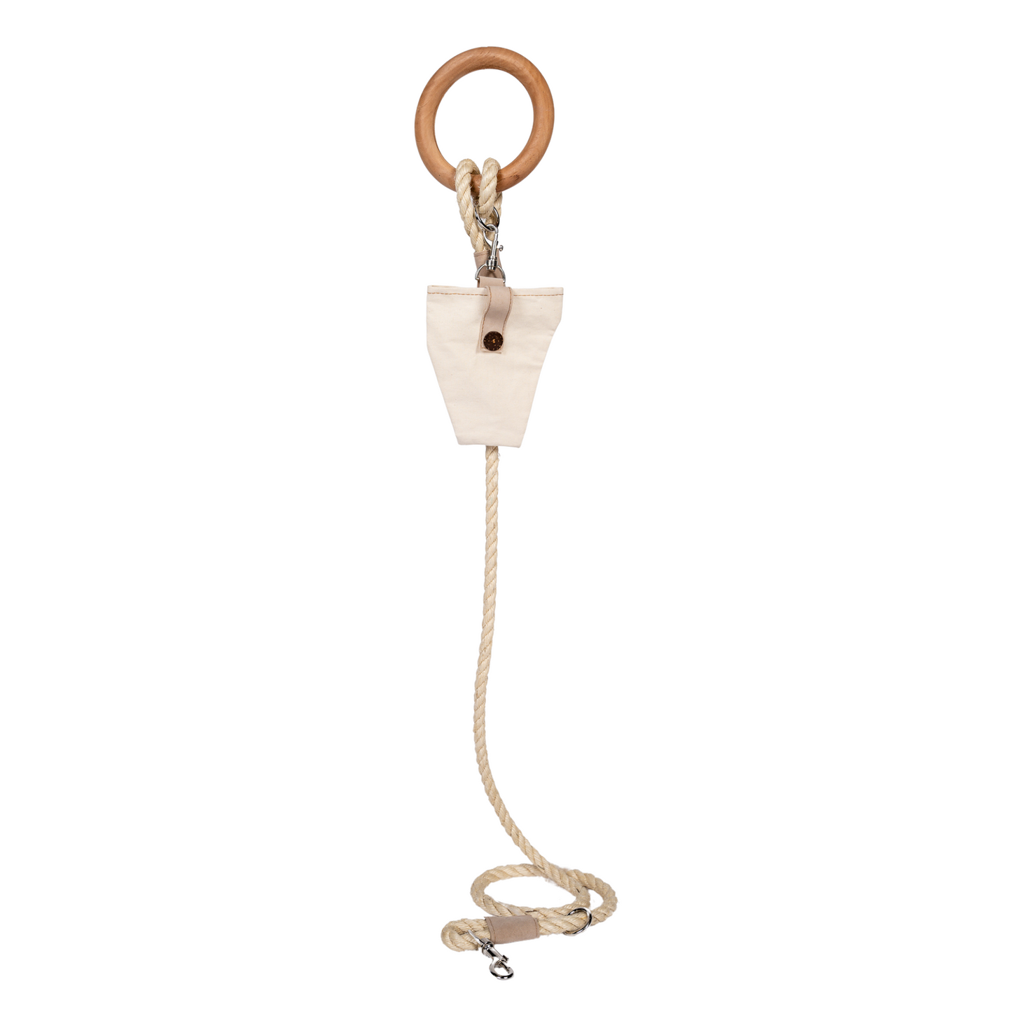 American Pet Supplies carbon neutral dog leash with wooden handle and natural rope design
